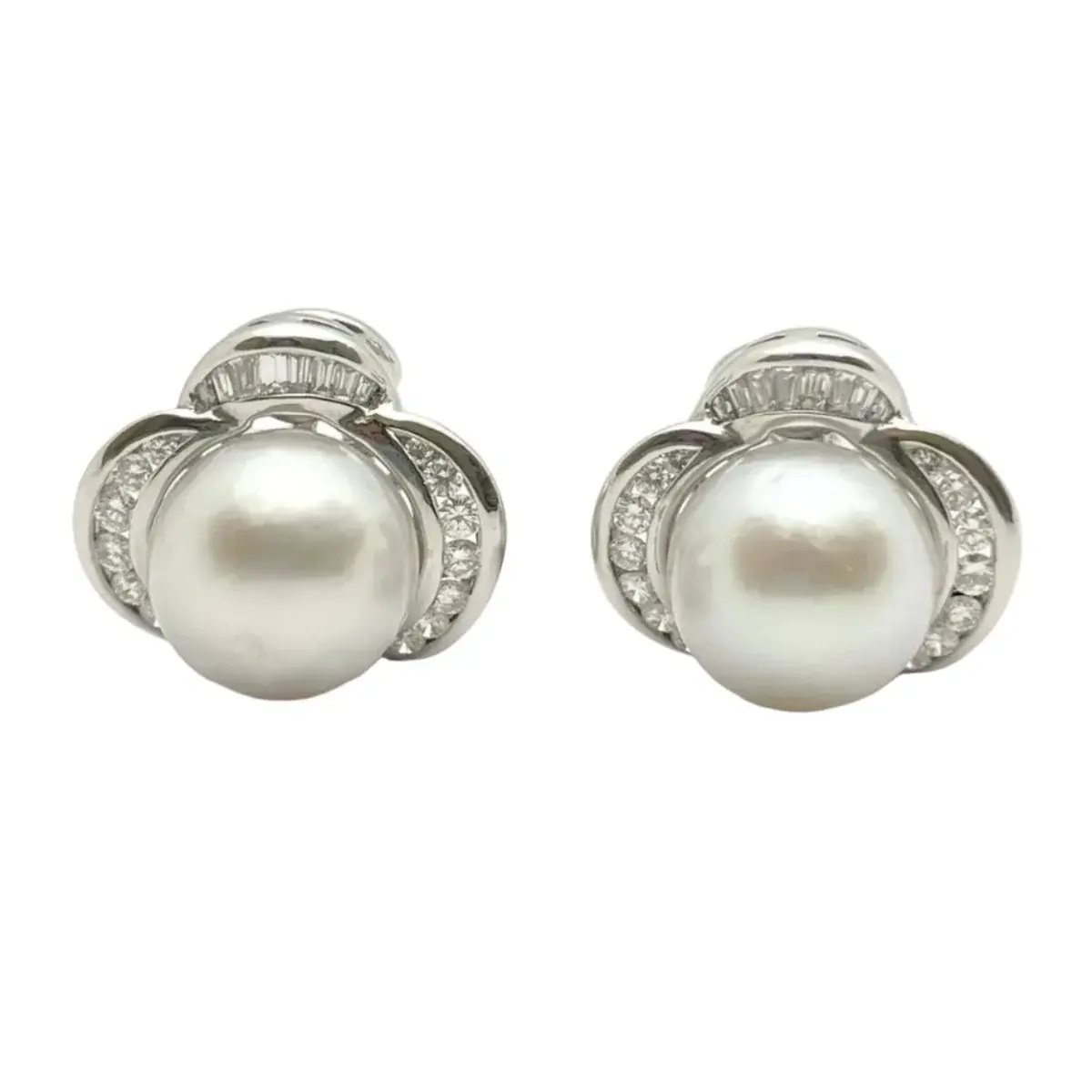 Boucles d'oreilles Clips en or blanc, pearls et diamants