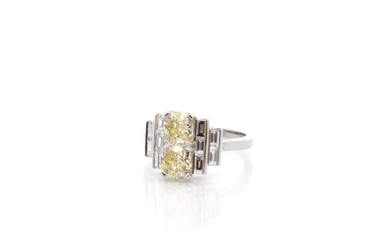 Bague en platine et diamants jaunes fancy light