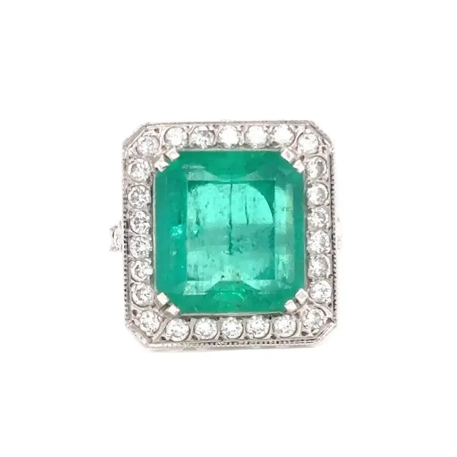 Bague Entourage en or blanc, émeraude et diamants