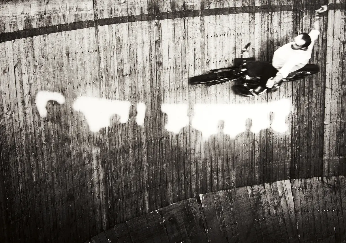 GÖRAN BROBERG. "The Hives The Monochrome Chronicle", The wall of death