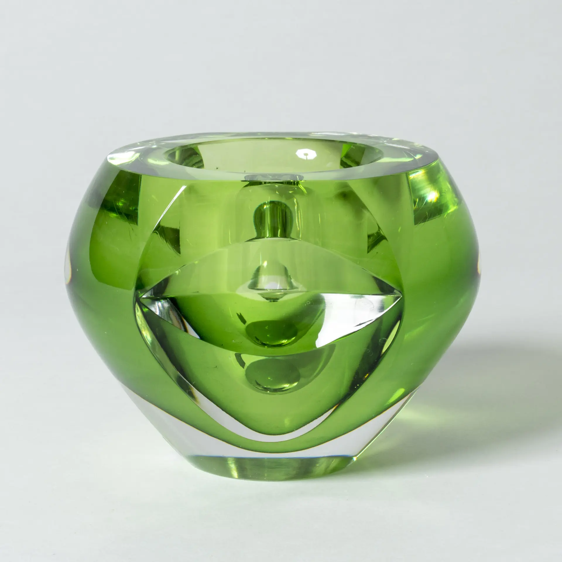 Glass bowl by Mona-Morales Schildt