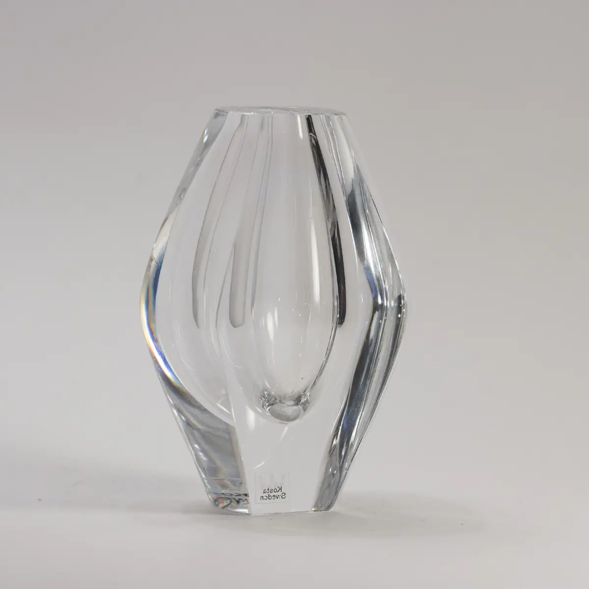 Glass “Ventana” vase by Mona Morales-Schildt