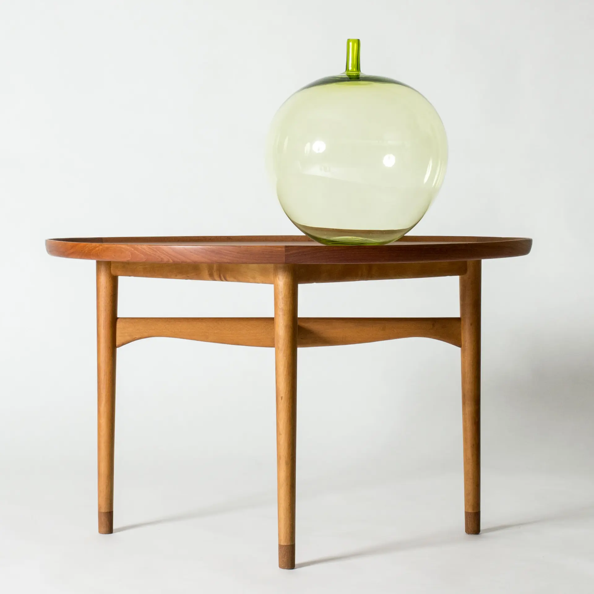 Apple sculpture by Ingeborg Lundin