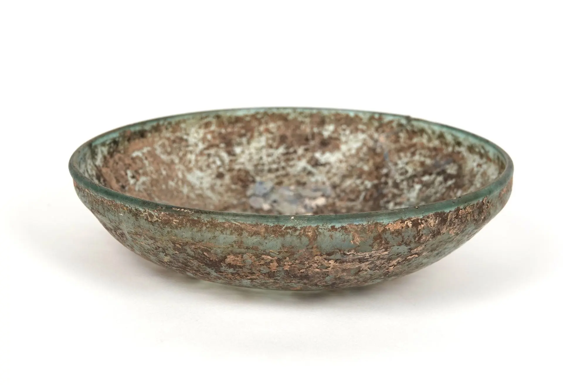Large bowl with a slightly flared rim - Lot 242