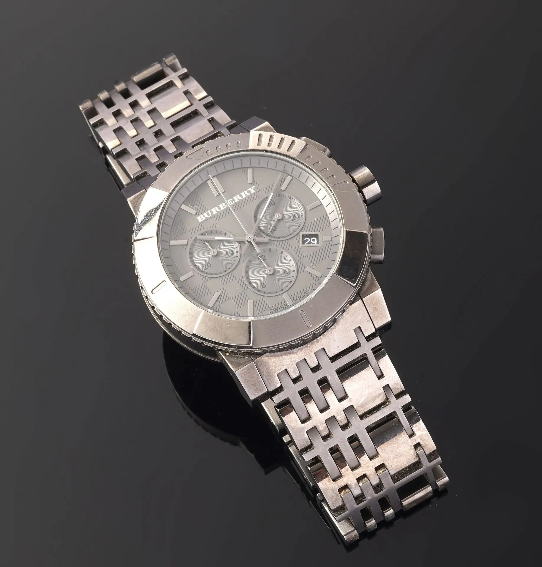 BURBERRY - Lot 383
