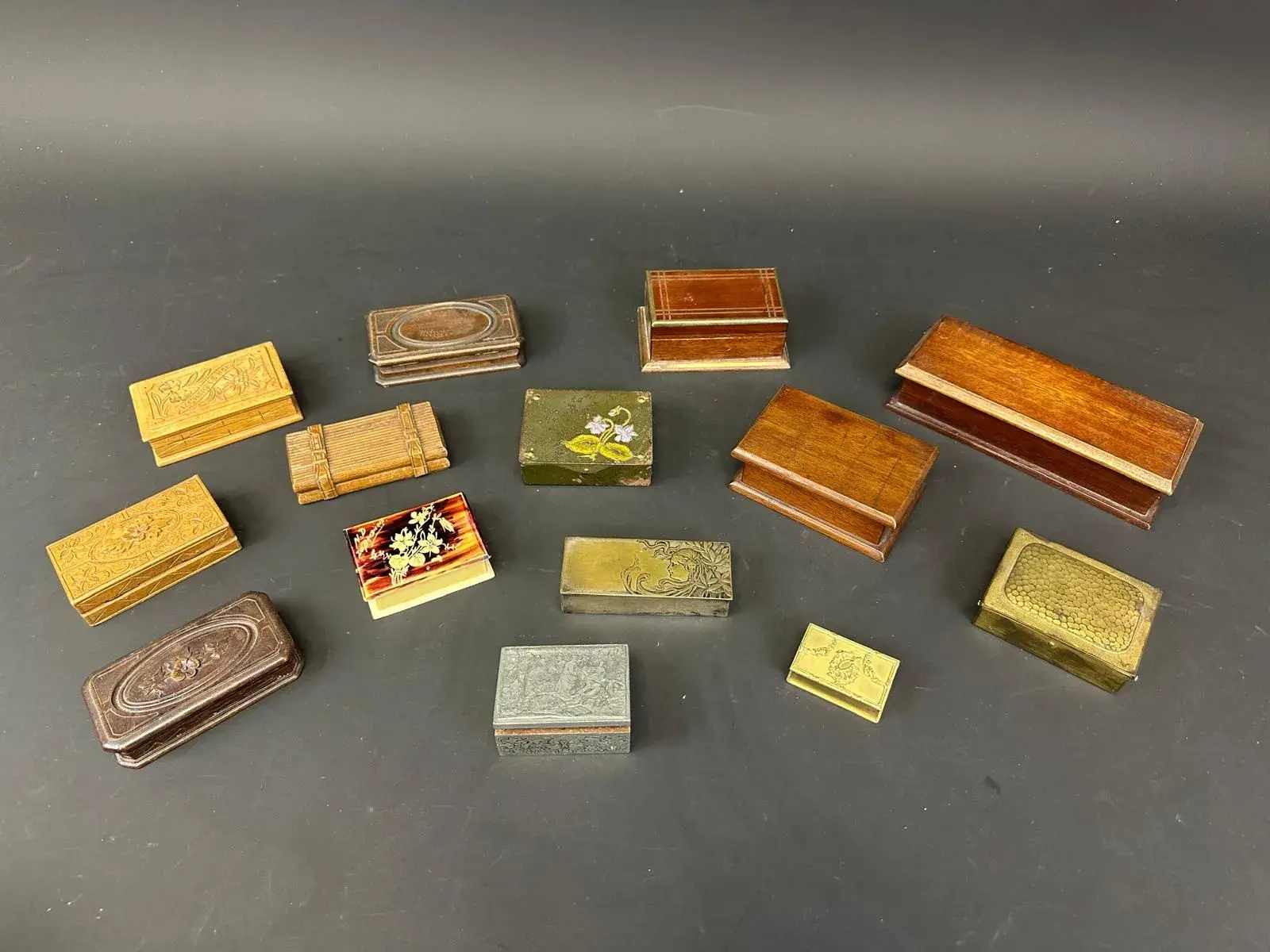 Stamp Boxes: A set of multi-compartment stamp boxes made of - Lot 81