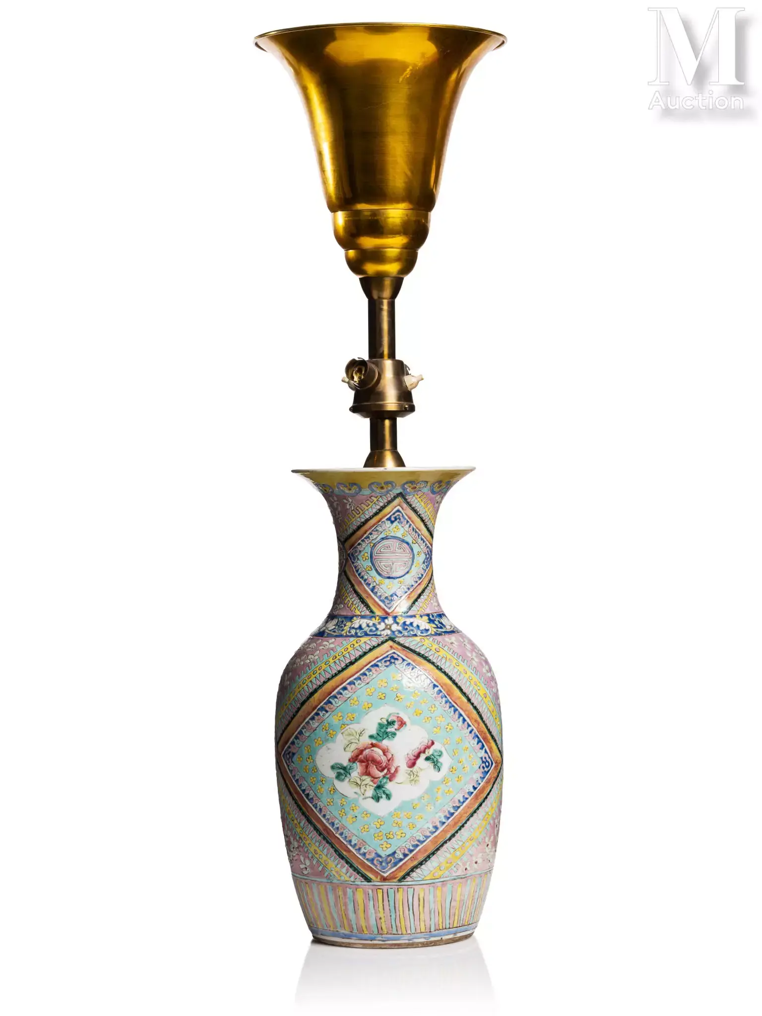CHINE, XIXe siècle Vase en porcelaine