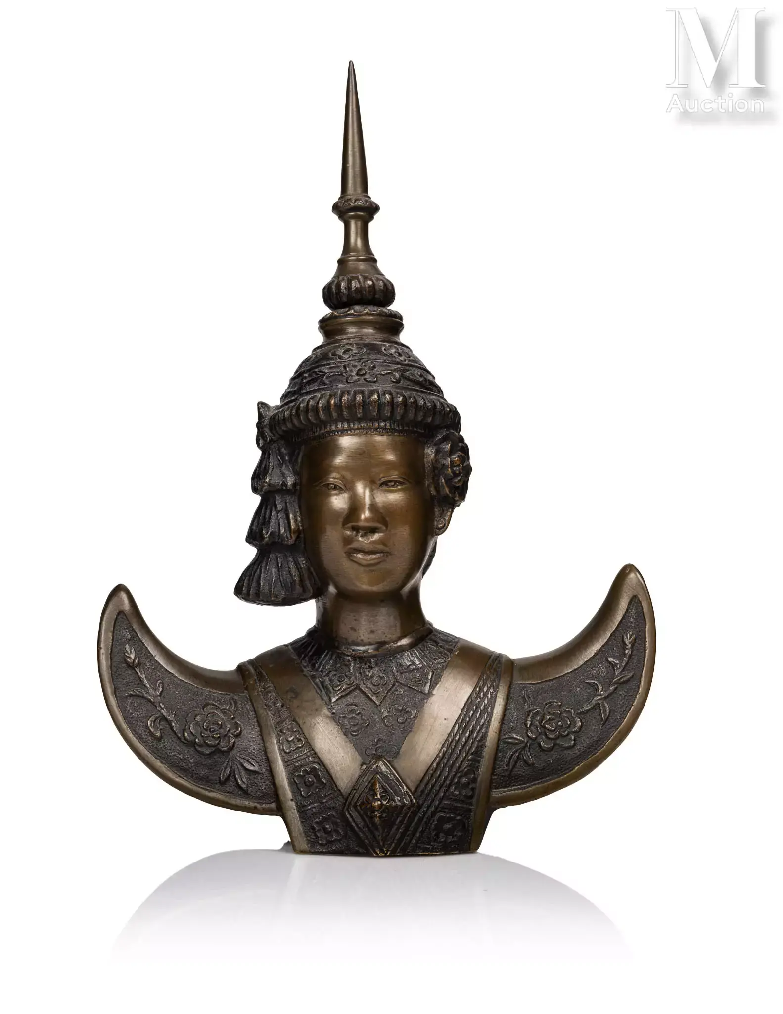 VIETNAM, XXe siècle Buste en bronze à patine brune