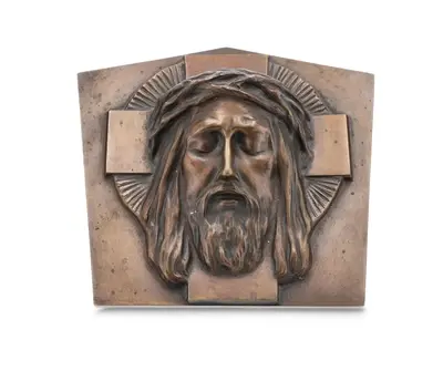 Bronzeobjekt: Christus mit Kreuz und Dornenkrone, um 1900/25