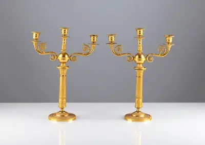 Paar Louis XVIII. Ormolu Kandelaber, Frankreich, um 1820
