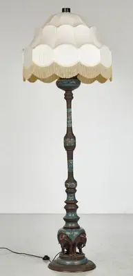Champlevé Stehlampe, Japan, Meiji/Taisho Periode