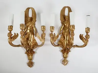 Paar figürliche neoklassizistische Wandappliken, Frankreich, 20. Jahrhundert