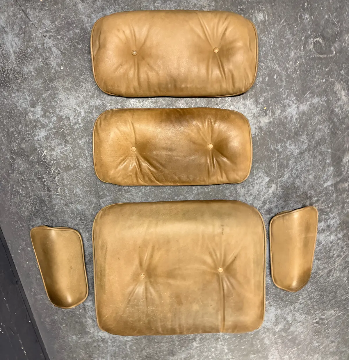 CHARLES & RAY EAMES. Lounge Chair Kissensatz Vitra/Herman Miller.