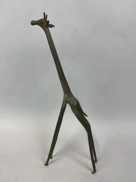 Bronze giraffe statuette with a brown patina, featuring a sl - Lot 207