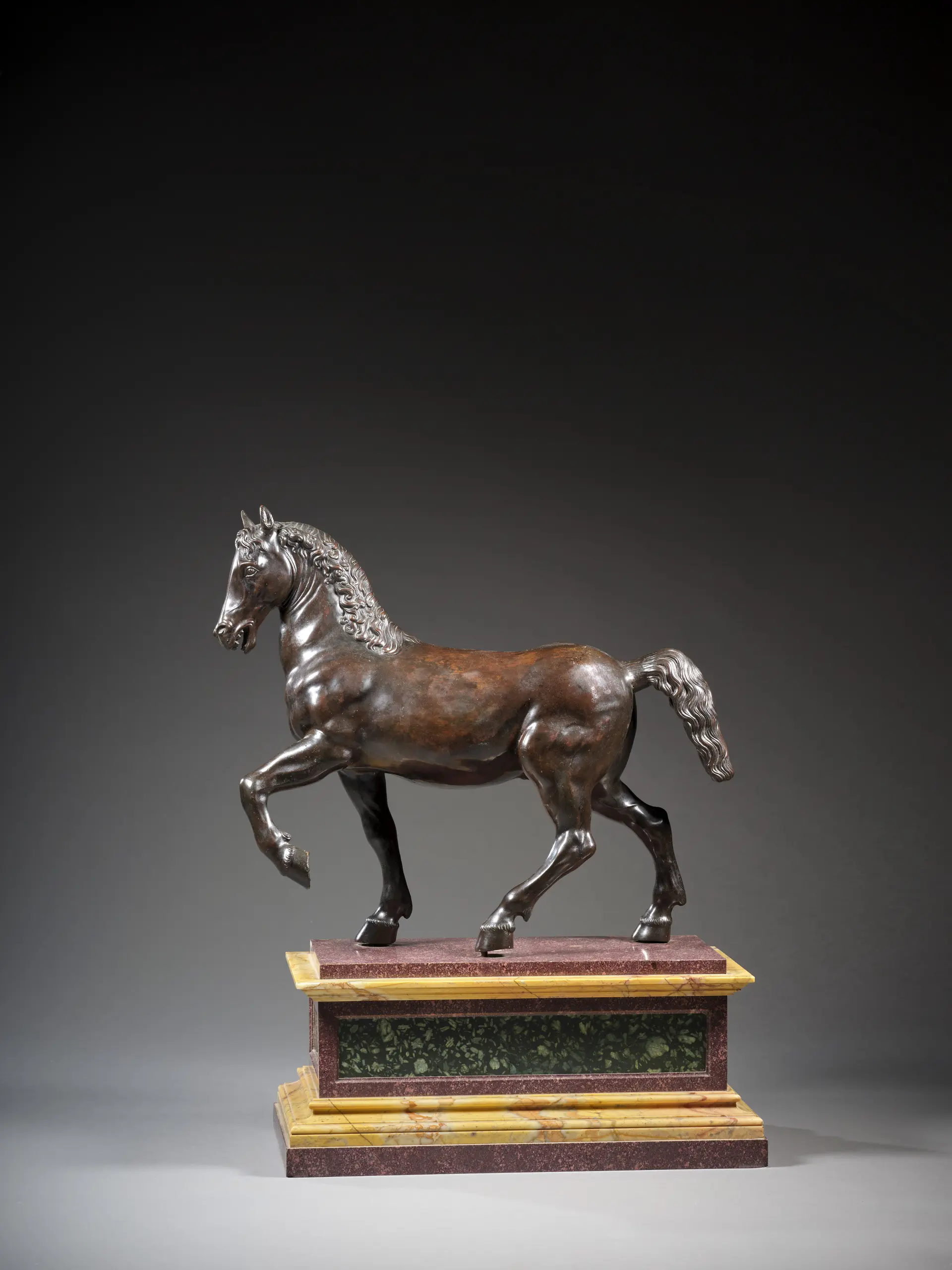 École italienne de la première partie du XIXe siècle Cheval au pas