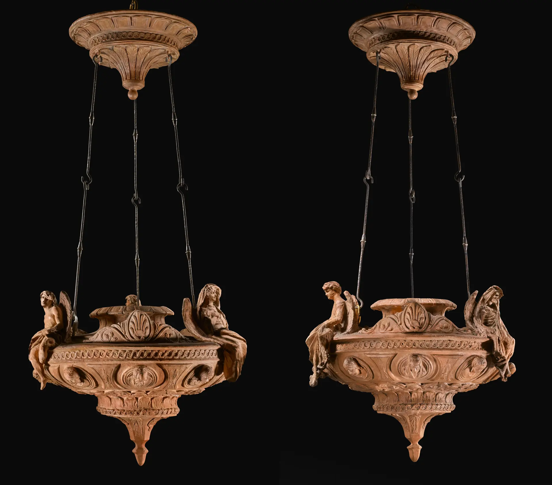 PAIRE DE MODÈLES EN TERRE CUITE POUR DES LAMPES DE SANCTUAIRE