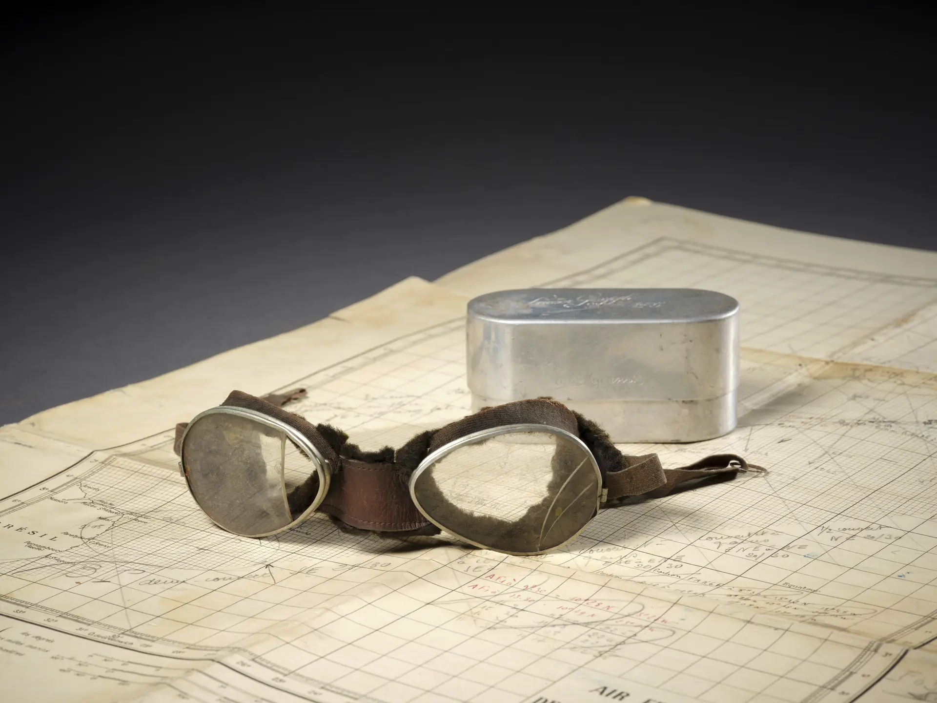 PAIRE DE LUNETTES D’AVIATEUR « LUXOR GOGGLE N°5 » UTILISÉE PAR JEAN MERMOZ