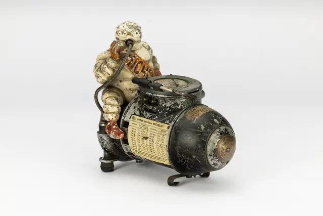 Michelin – R. Toussaint & Co air compressor No reserve