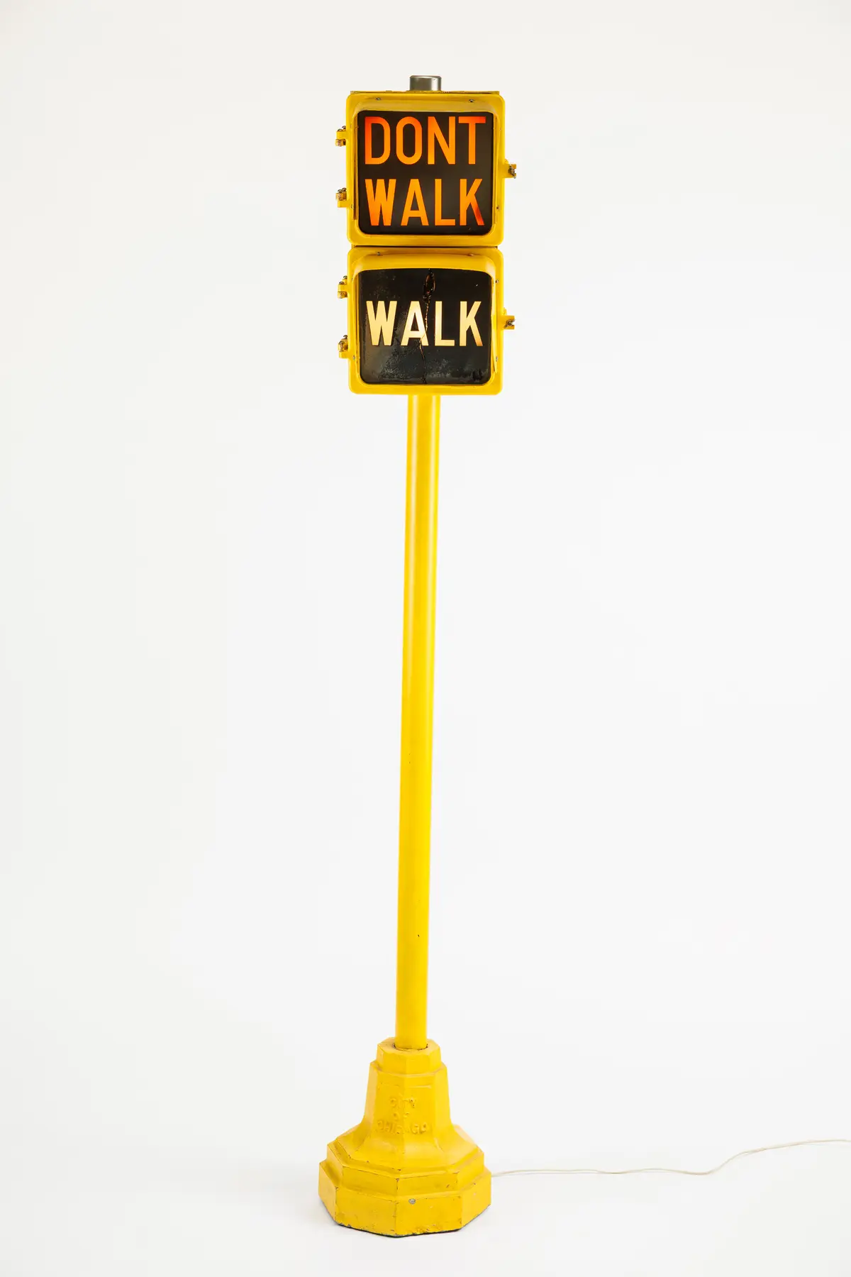 Chicago – "Walk / Don’t Walk" pedestrian traffic signal No reserve