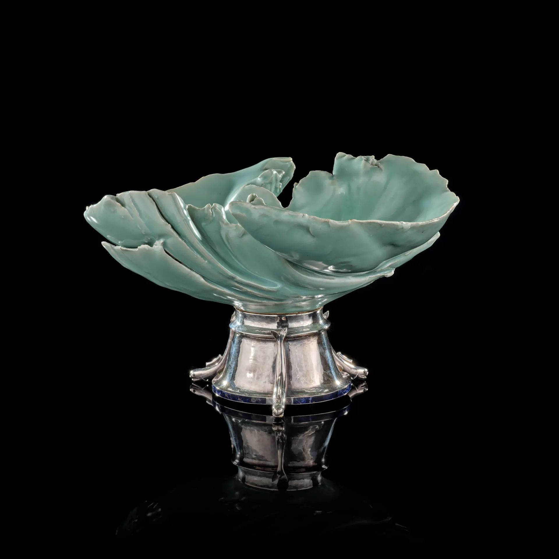 COUPE AUX TRITONS EN GRÈS PORCELAINEUX, ARGENT ET SODALITE