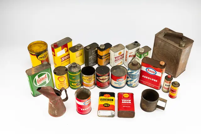Oil cans, bottles and automobilia containers No reserve