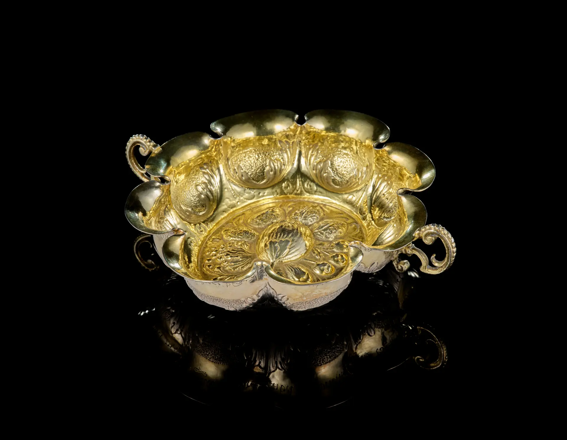 A Swiss parcel-gilt silver wine-taster, Heinrich Trachsel, Burgdorf, 1682
