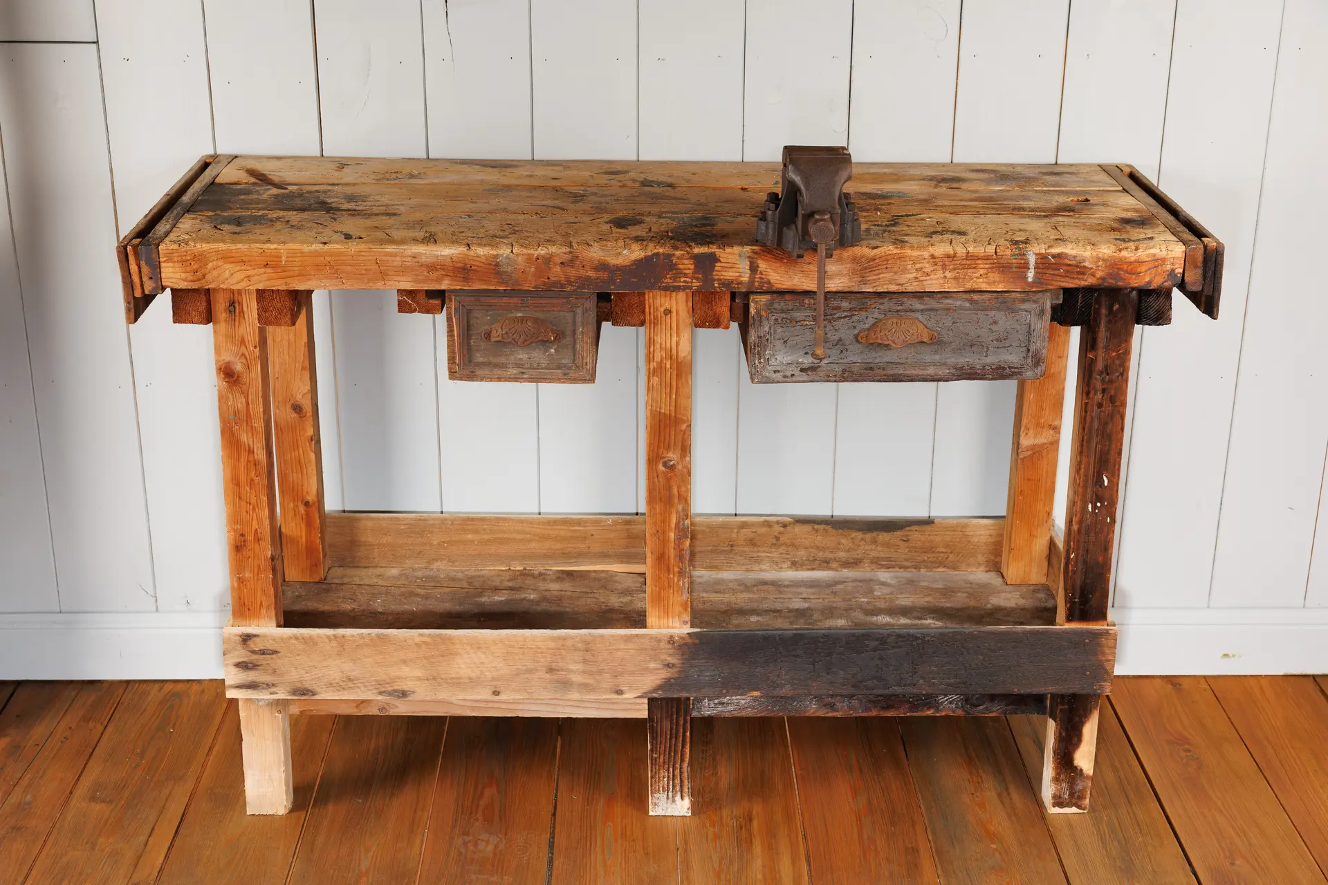 Workshop workbench with vice No reserve
