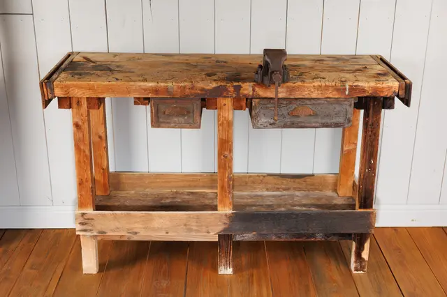 Workshop workbench with vice No reserve