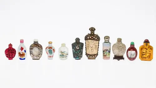 11 Chinese Snuff Bottles
