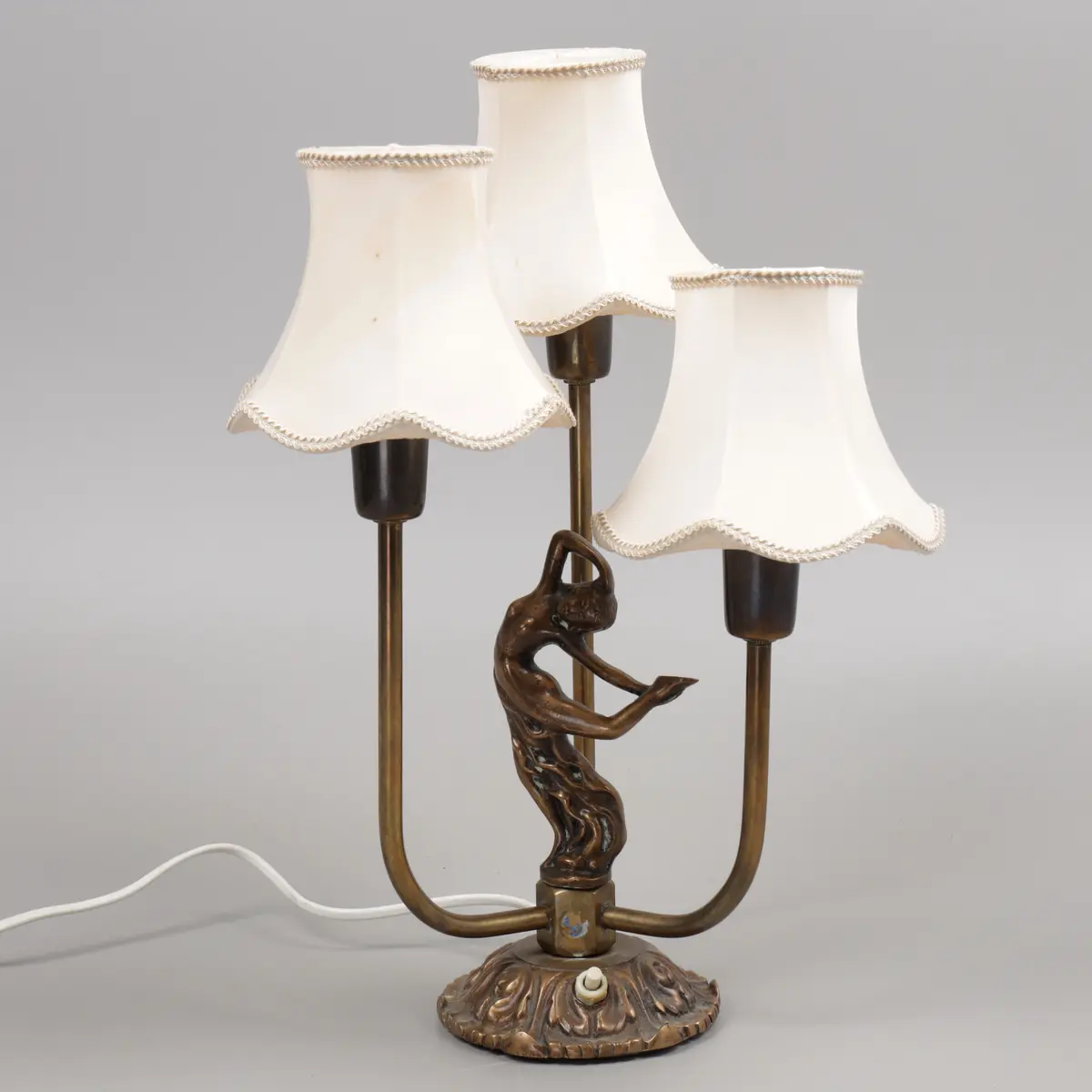 BORDSLAMPA, brons, art deco, Armaturbolaget, Malmö, 1900-talets andra hälft.