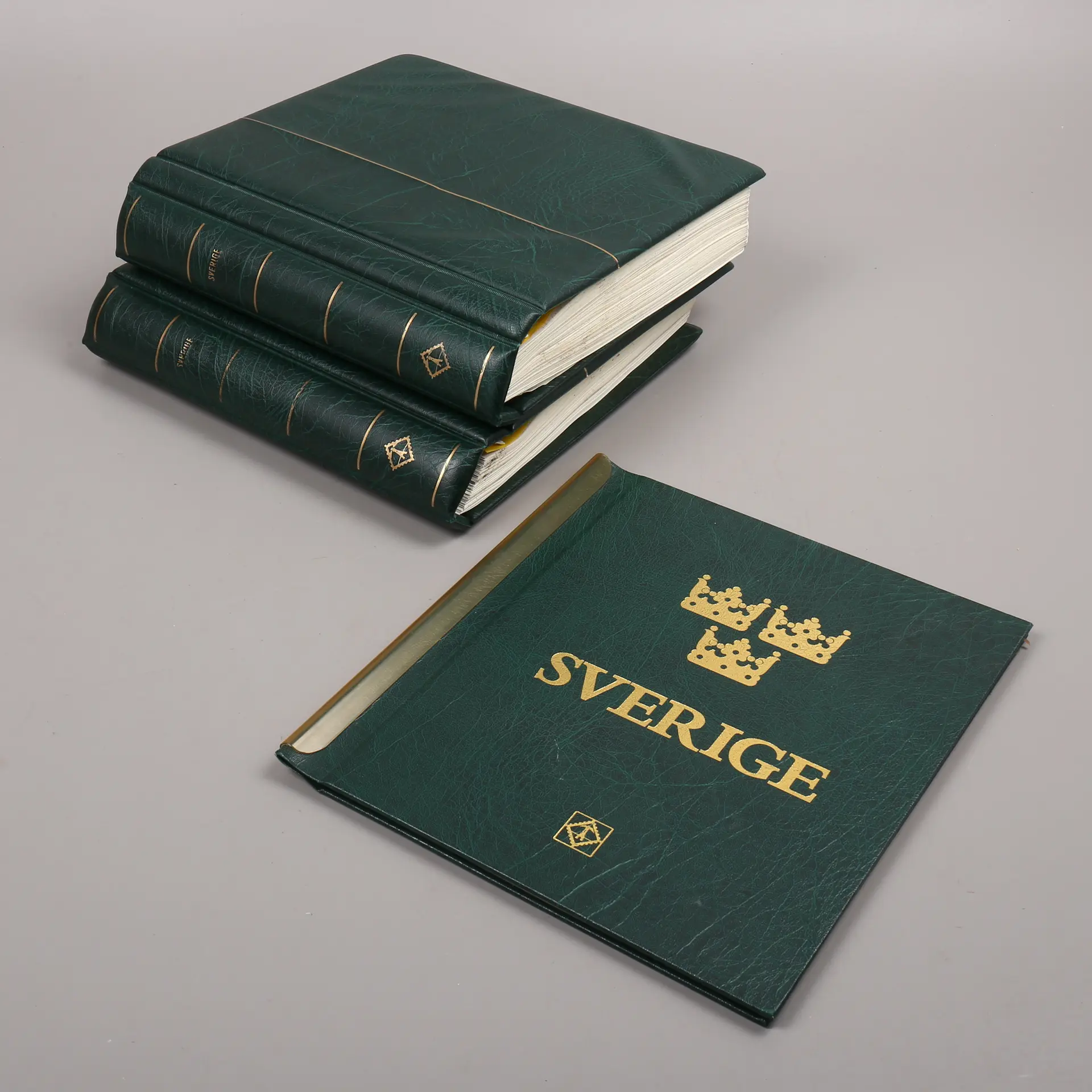 FRIMÄRKSSAMLING, 3 st album, Sverige, 1976-2010.