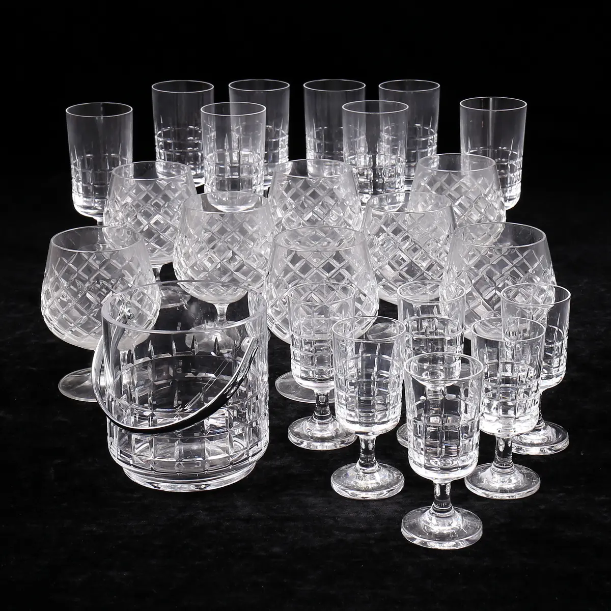 SERVISDELAR, glas, 23 st, bla "City".