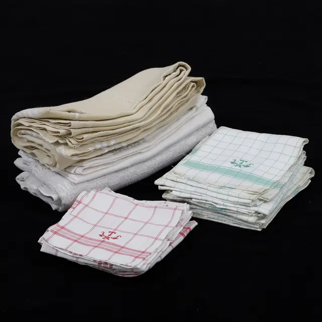 HANDDUKAR, 16 st samt DUKAR, broderade, 3 st.
