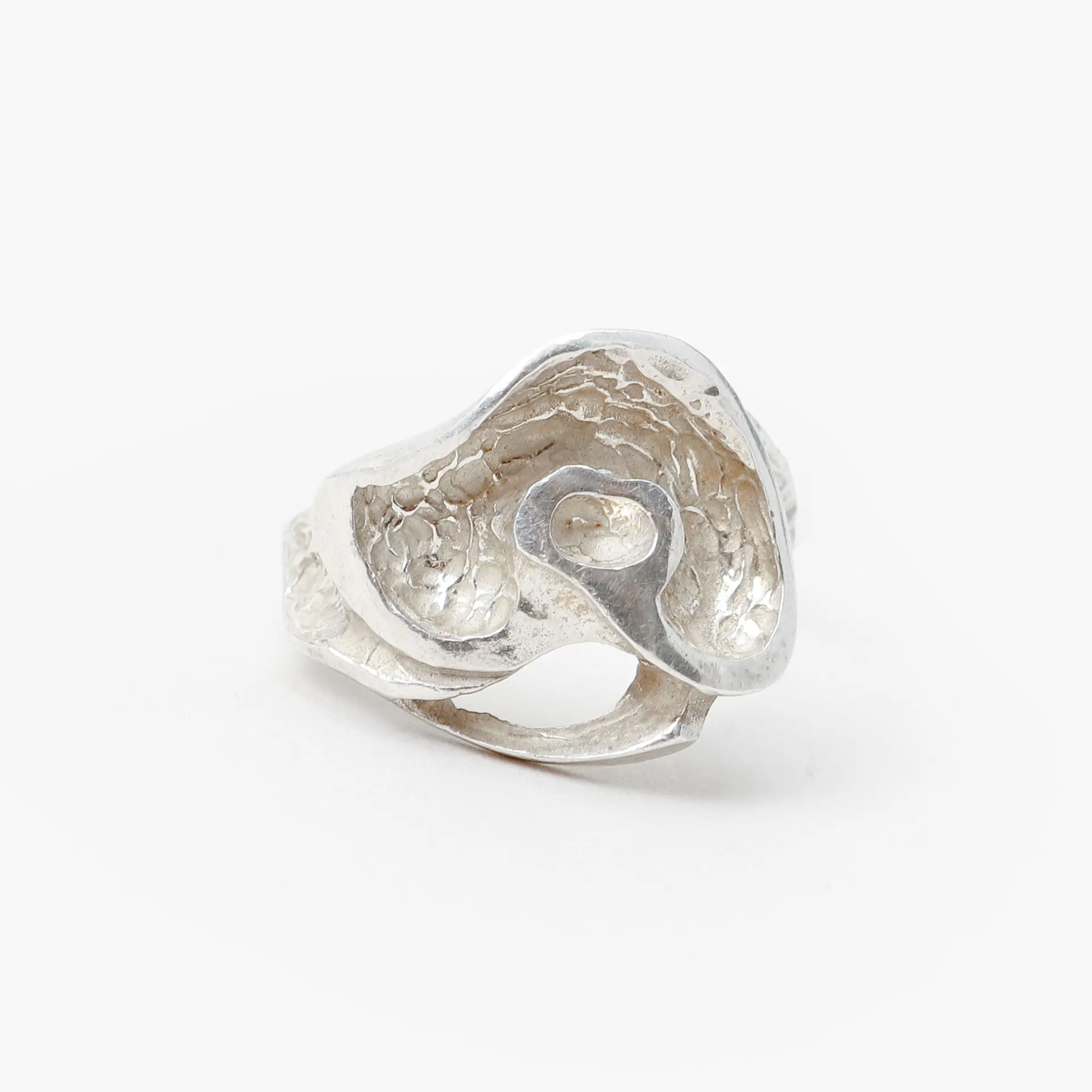 ERIC SCOTT ROBBERT. Ring, silver, för Bengt Hallberg, Köping.