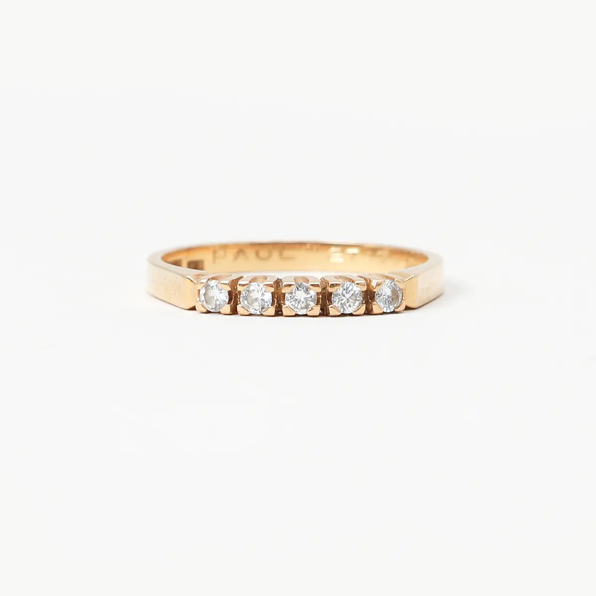 RING, 18k guld med 5 st diamanter totalt ca 0,20 ct. Vikt ca 2,9 g.