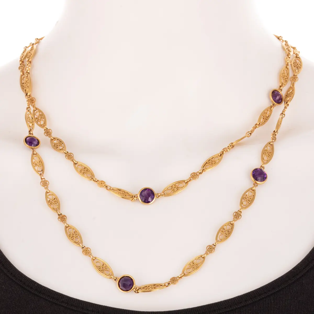 An Art Nouveau Filigree Chain with Amethyst in 18K