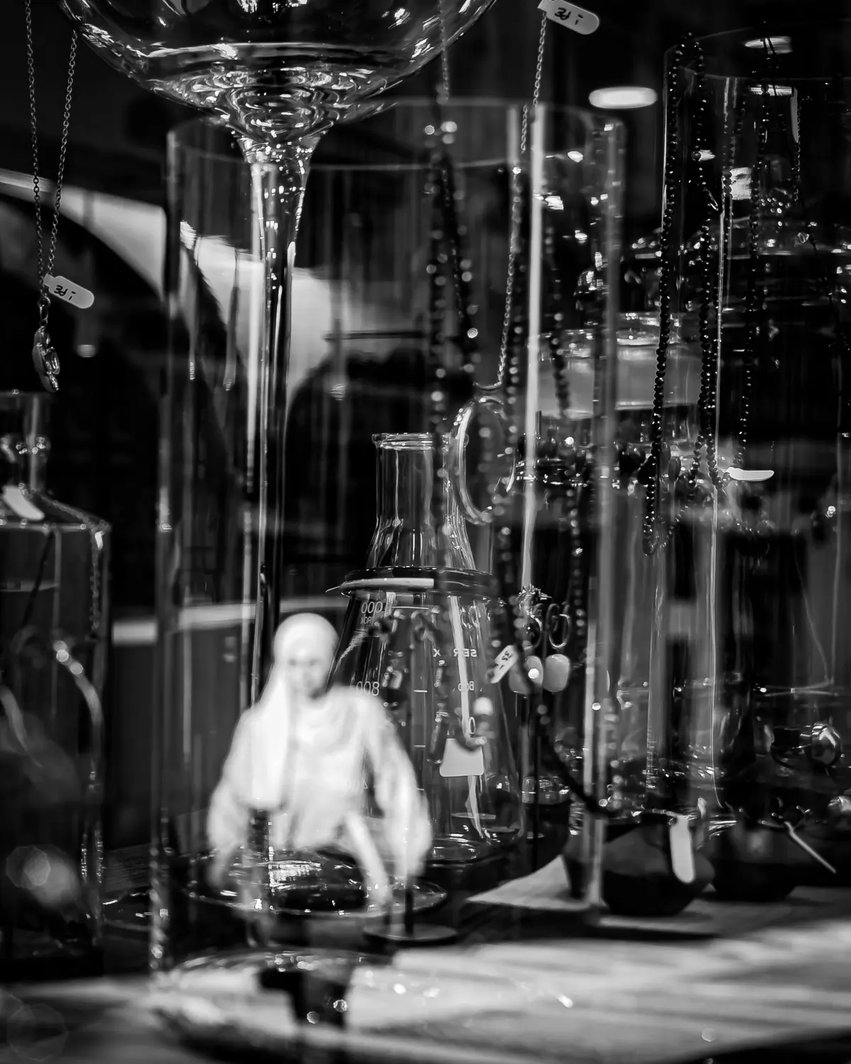 Virgili I/XXX (2025) Woman walking UniversoCristal Monochrom