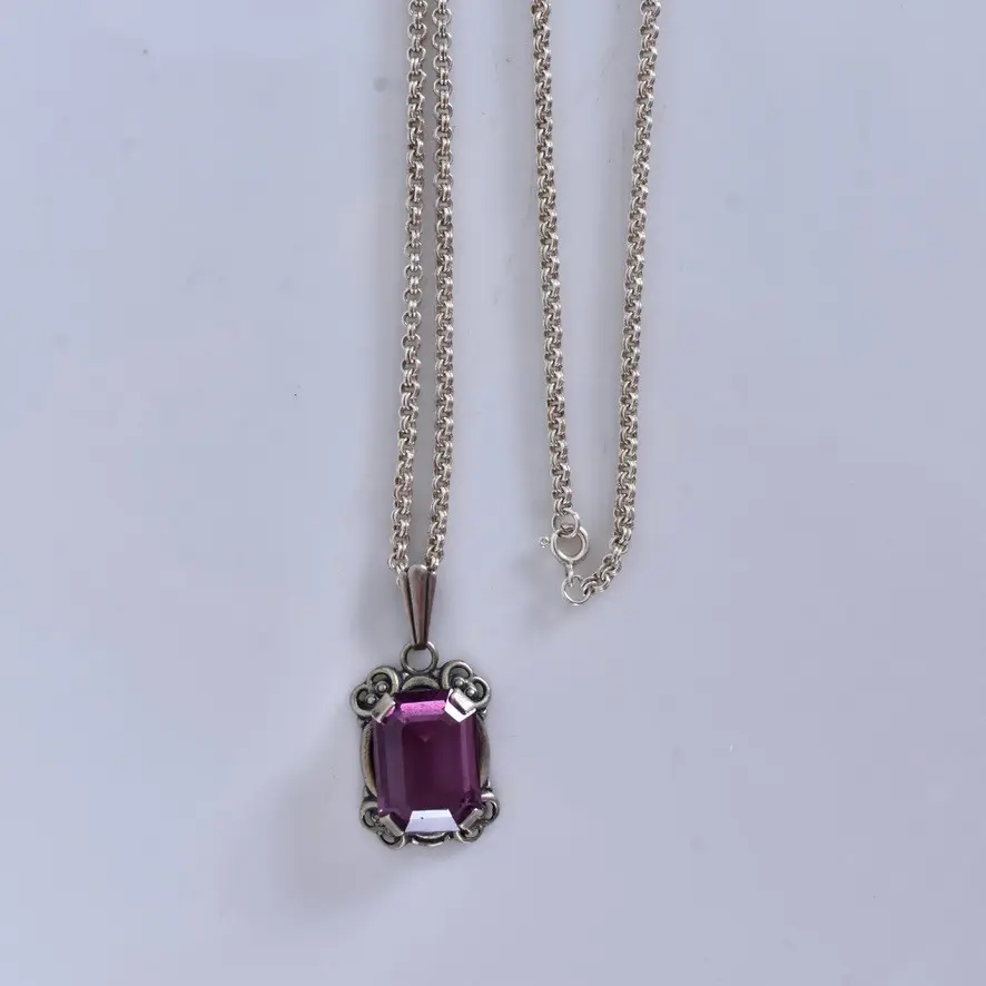 HÄNGE, med lila sten, G Kaplan Stockholm 1961, silver.