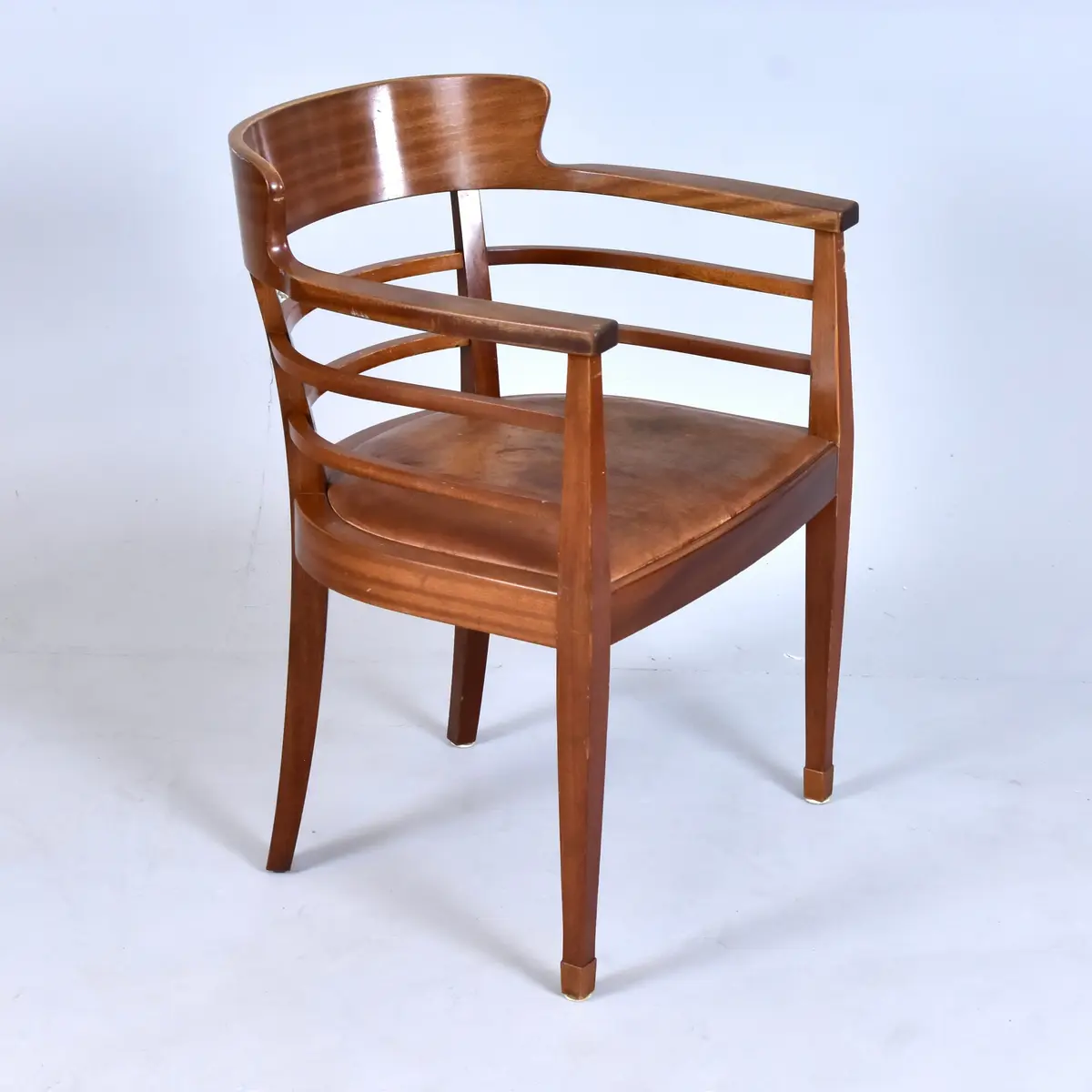 ARMSTOL, mahogny med brun lädersits.