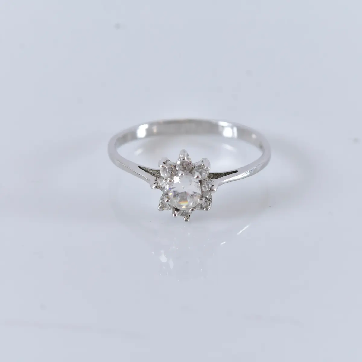 CARMOSÉRING, med vita stenar, sterlingsilver.