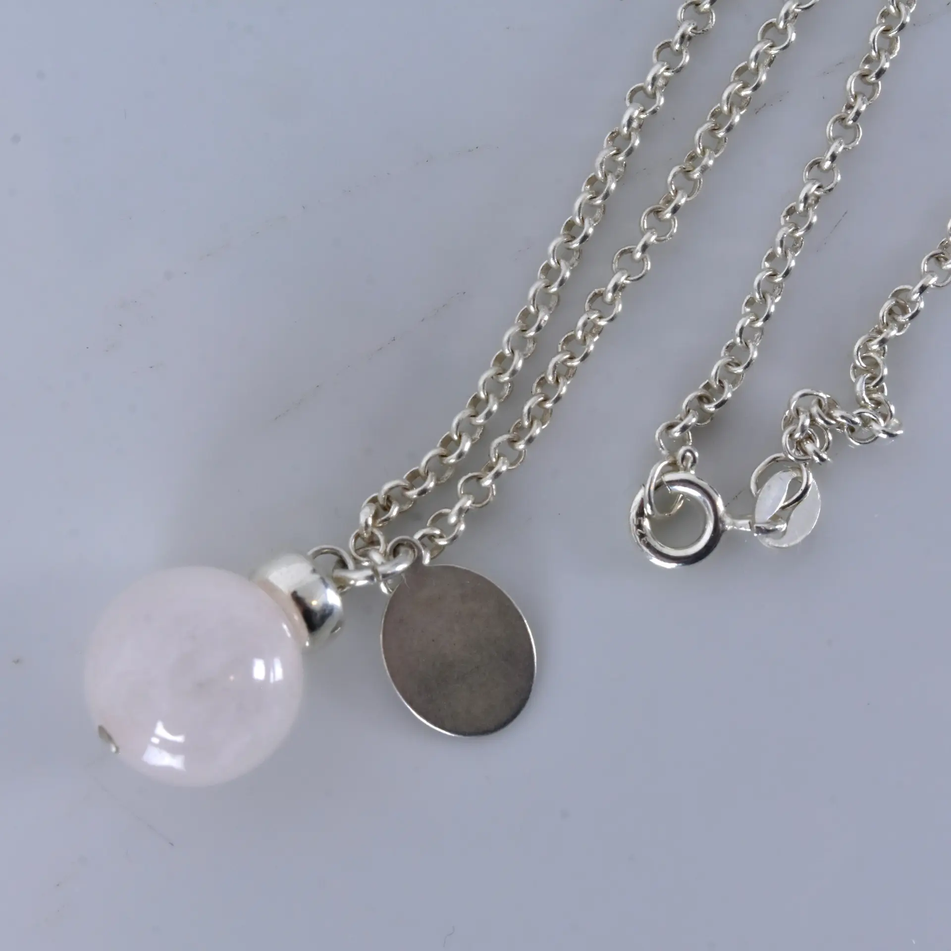 HÄNGE, med kalcedon samt kedja, sterlingsilver, Italien.