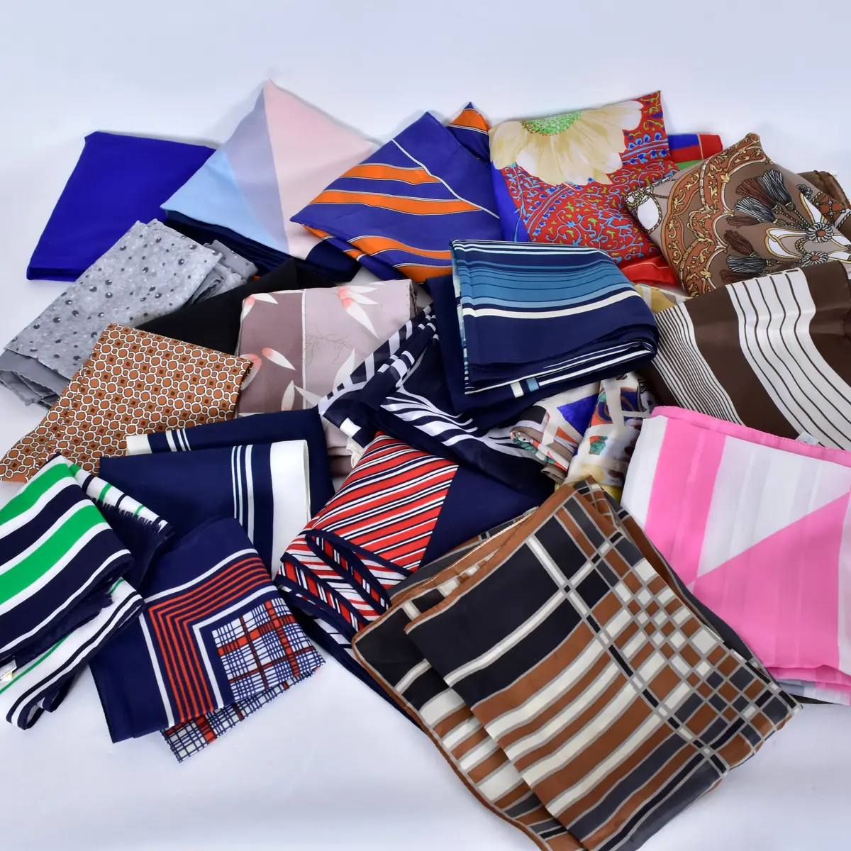PARTI SCARFS OCH SJALAR.