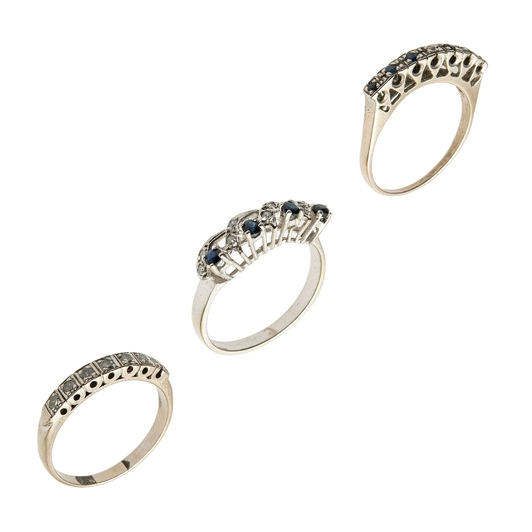 TRES ANILLOS CON ZAFIROS Y DIAMANTES EN PLATA PALADIO