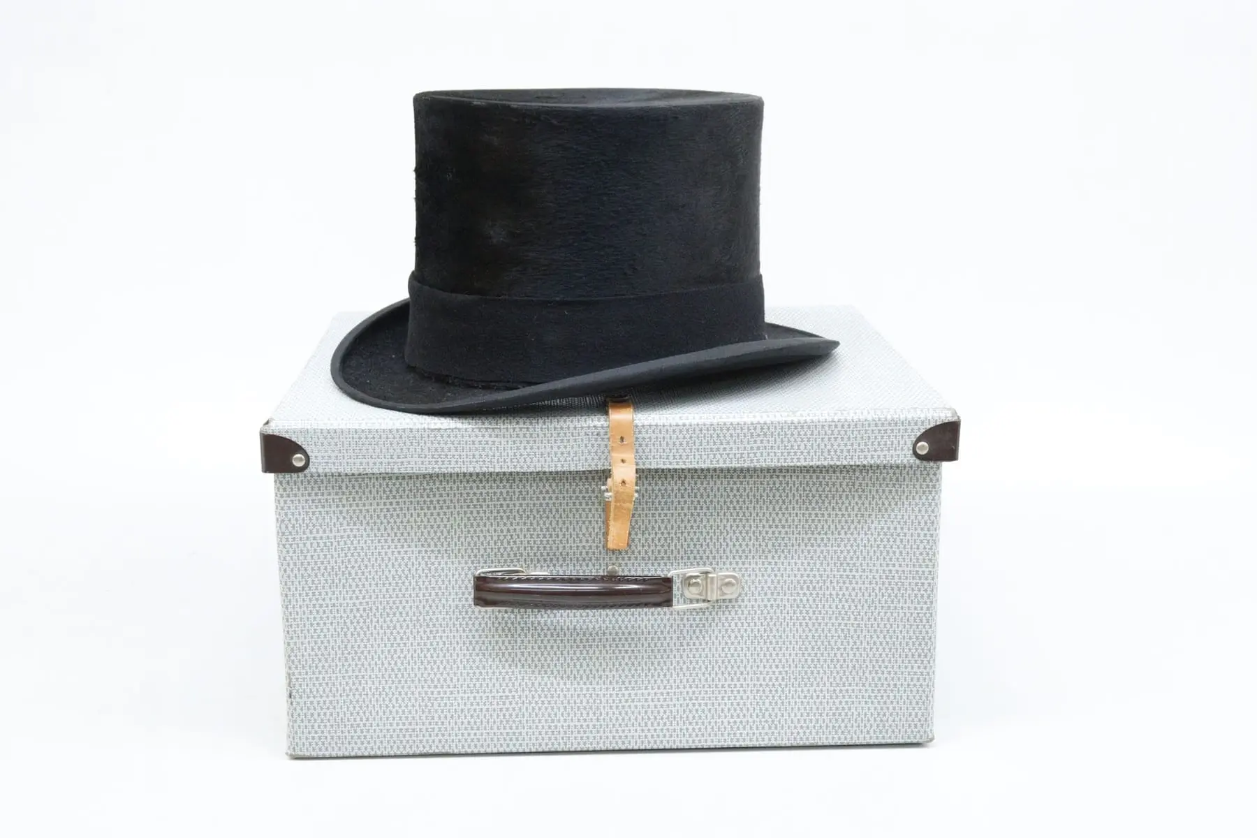 Hög hatt med hattask, storlek 60