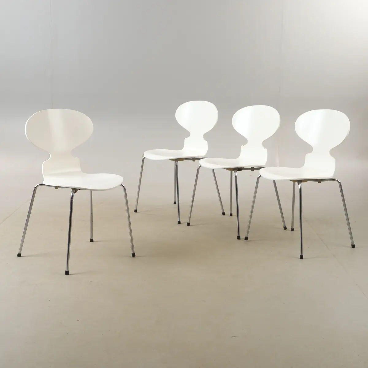 ARNE JACOBSEN. Stolar, 4 stycken, "Myran", Fritz Hansen, 1980-tal.