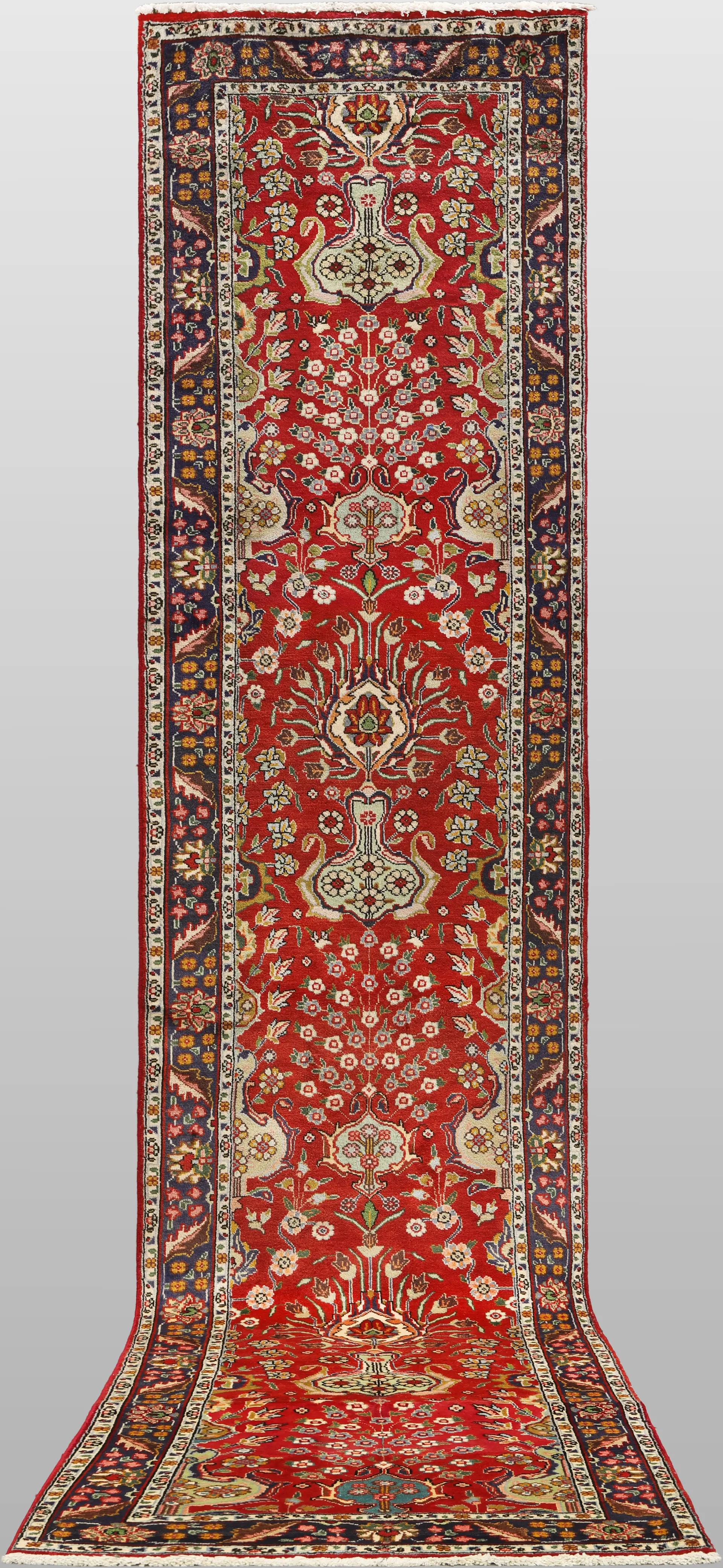 MATTA, "Täbriz", galleri, 444 x 88cm.