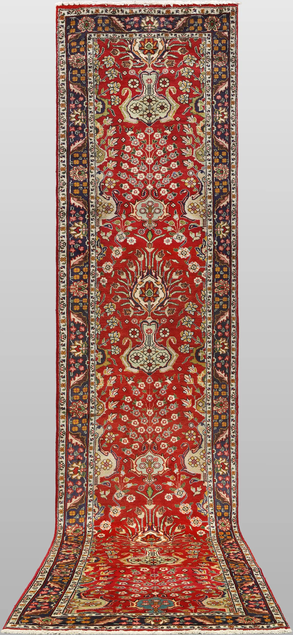 MATTA, "Täbriz", galleri, 444 x 88cm.
