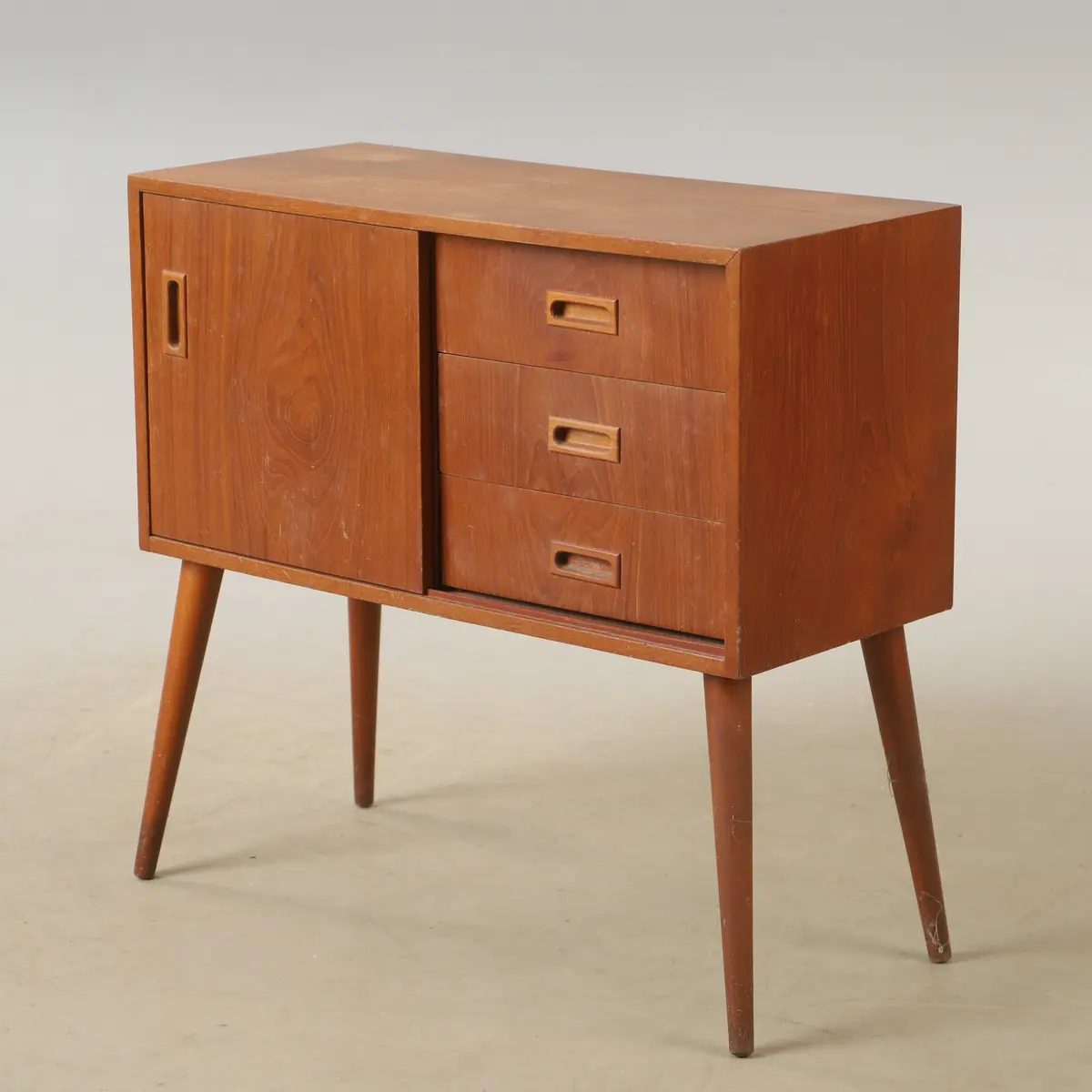 HALLBYRÅ, teak, 1900-talets mitt.