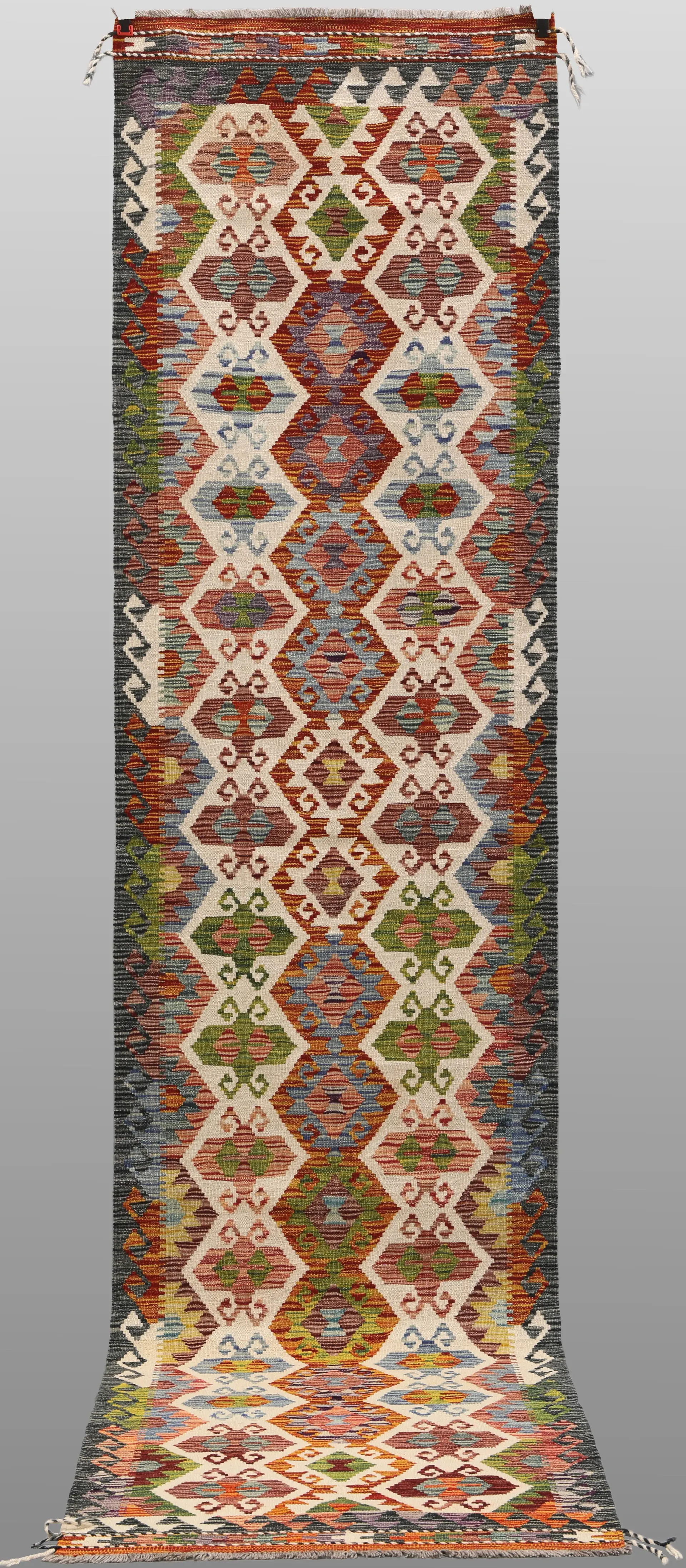 MATTA, "Kelim", galleri, 387 x 82 cm.