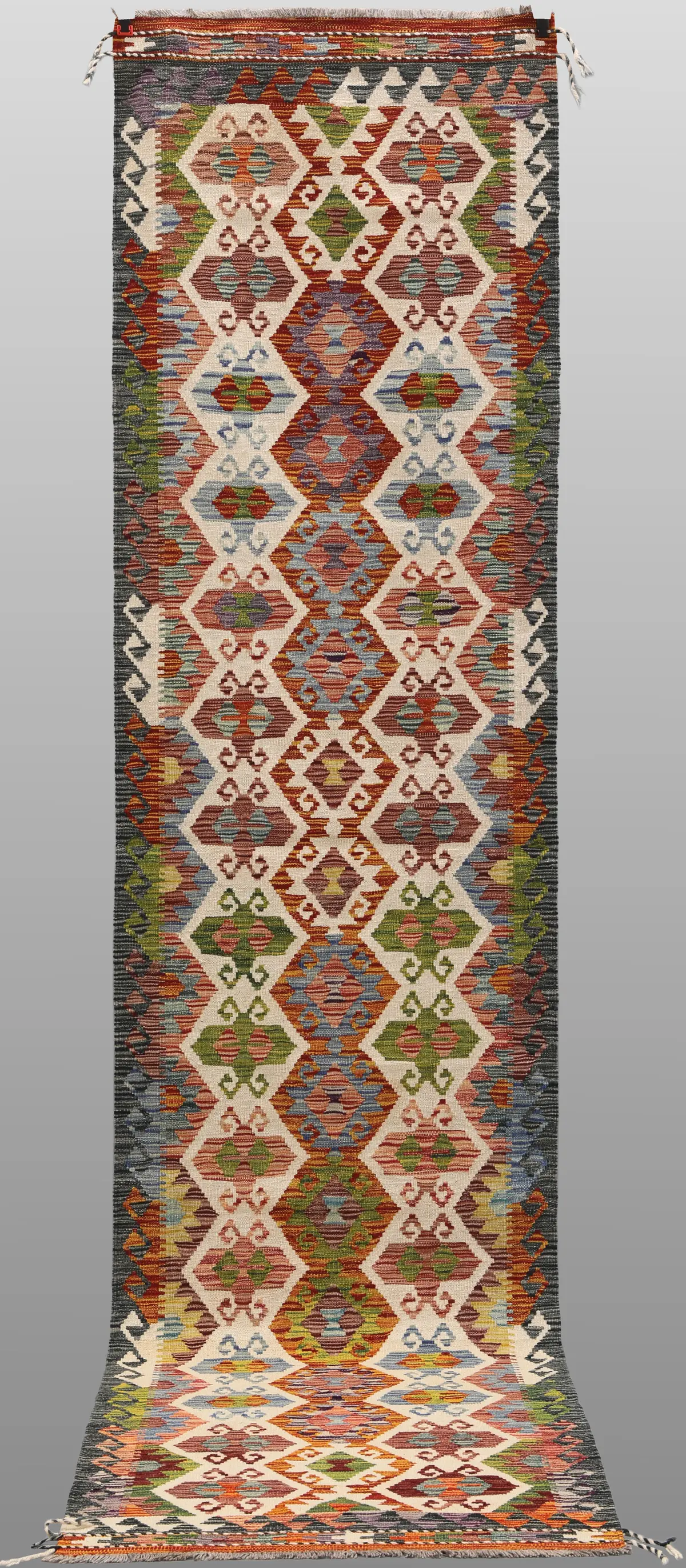 MATTA, "Kelim", galleri, 387 x 82 cm.